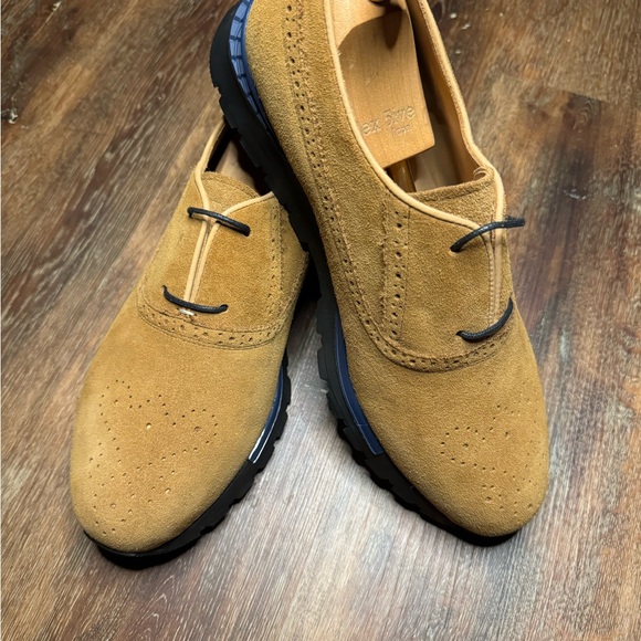 Tan handmade A5 sneakers - Picture 2 of 2